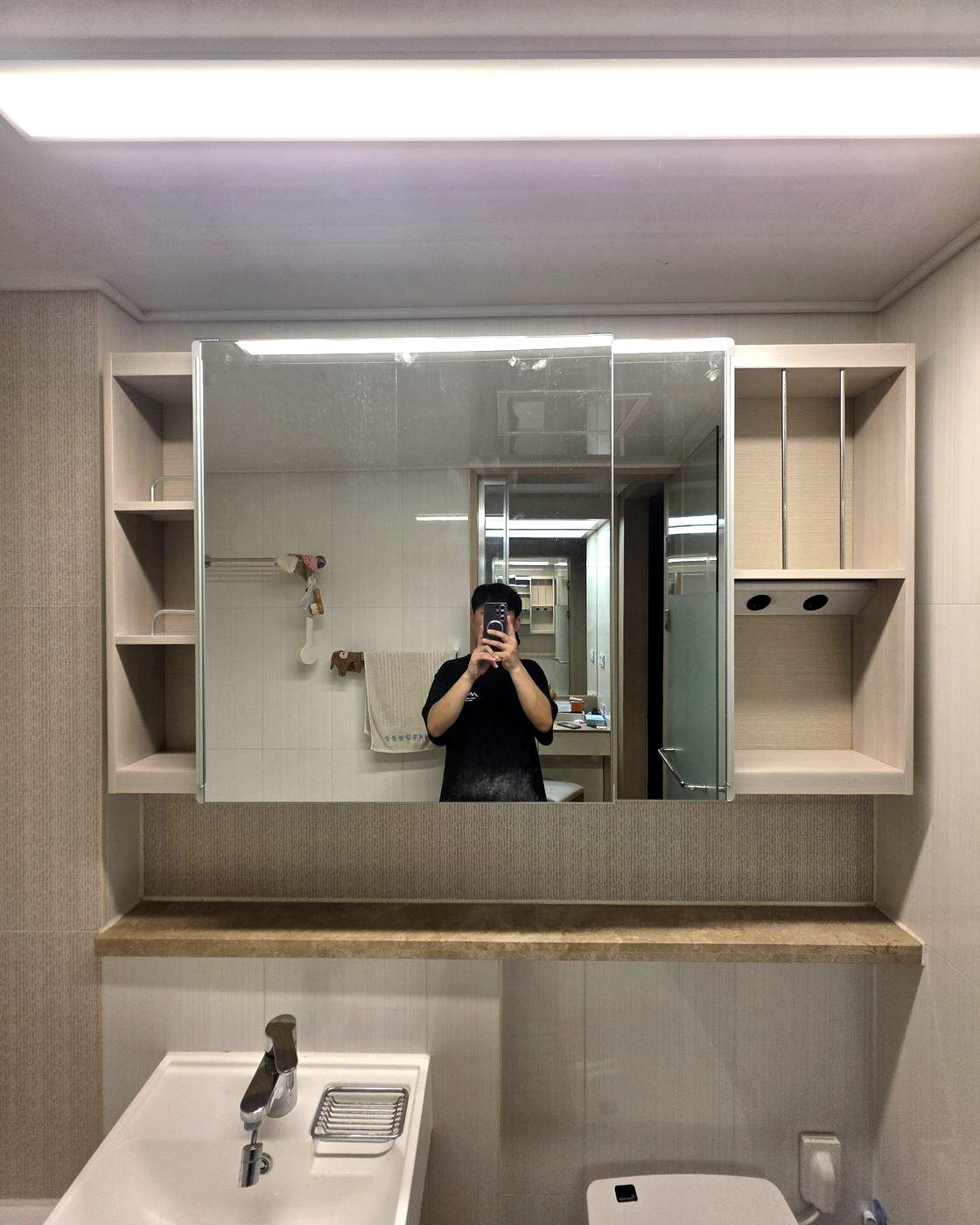 수원 e편한세상광교아파트 욕실 수납장 교체 시공 완료